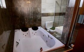 Monte Verde Inn Suítes com Hidromassagem dupla